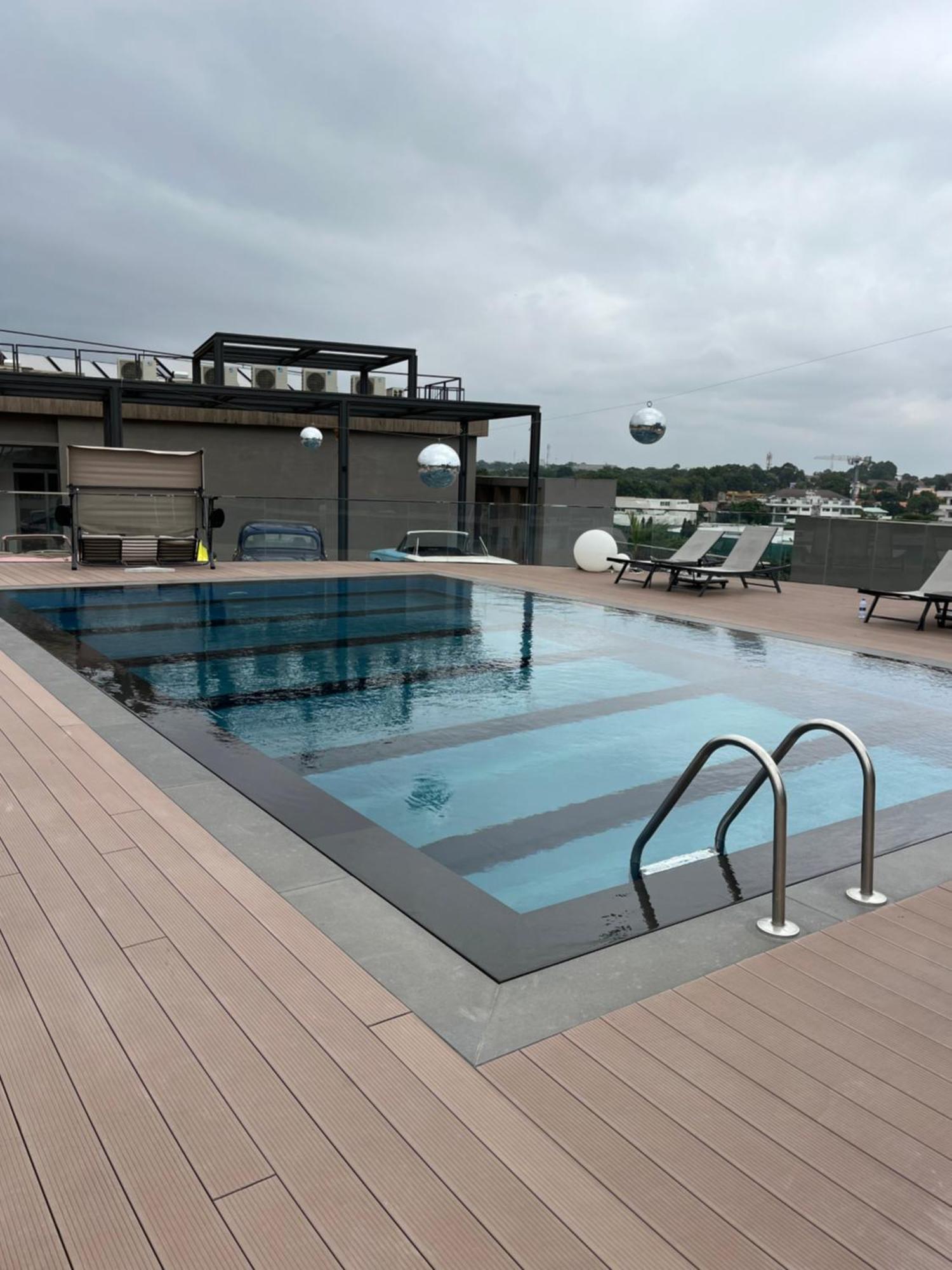 The Diamond In City Luxury Suites Acra Exterior foto