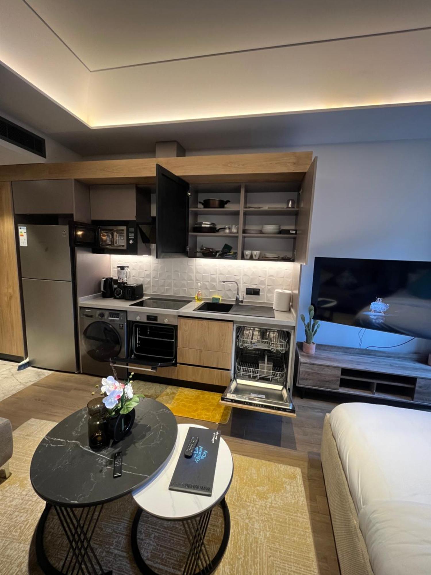The Diamond In City Luxury Suites Acra Exterior foto