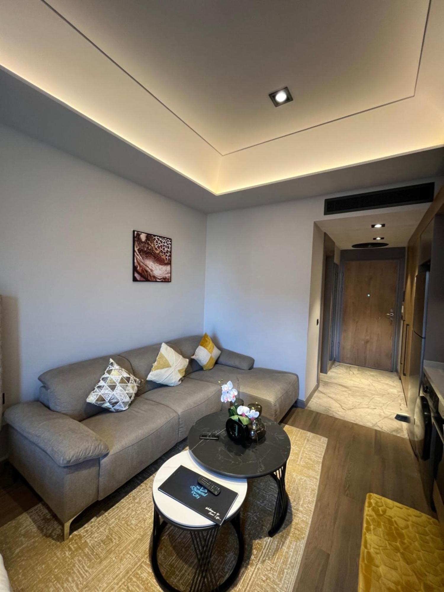 The Diamond In City Luxury Suites Acra Exterior foto